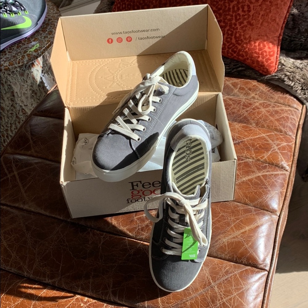 TAOS Retro Sneakers.  Style Z-SOUL